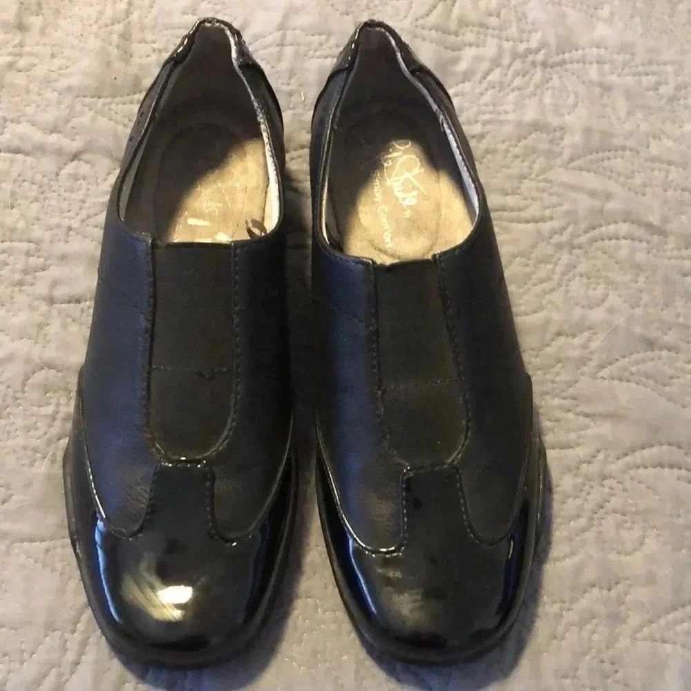 Lifestride Simply comfort black flat shoes. Free with 2+ item bundle!